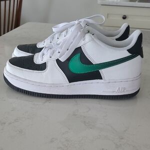Nike Air Force 1 LV8 green/black/white